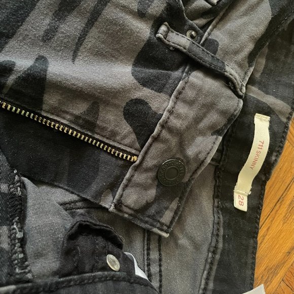 Levi's 711 Skinny Jeans - Picture 6 of 8